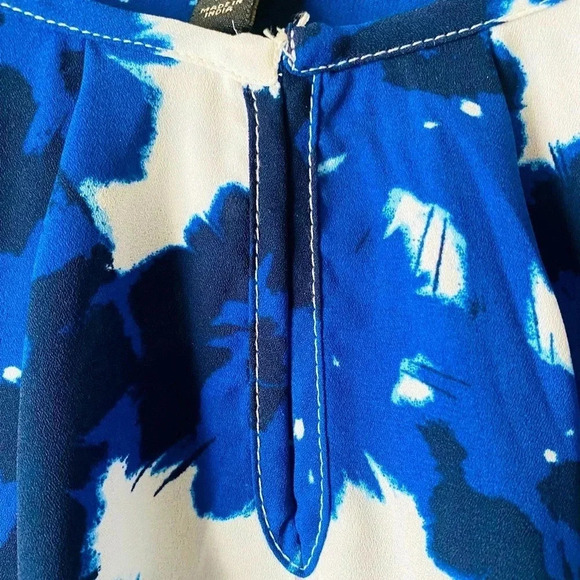 BANANA REPUBLIC | Blue & White Flowered Blouse Ruffled with Bellsleeves Size XS - Picture 4 of 6